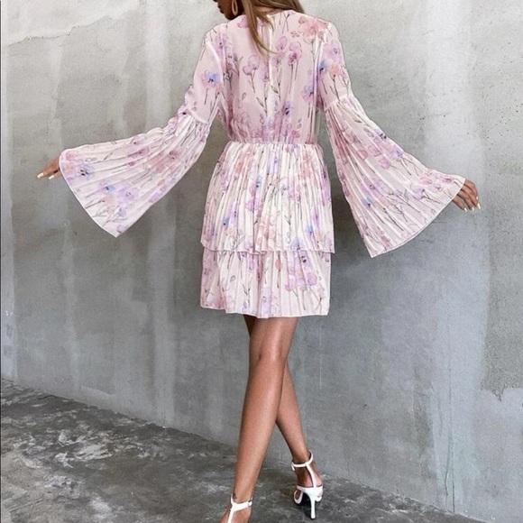 Pink deep v floral dress - Picture 2 of 4